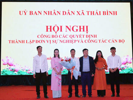 Kinh tế - Chính trị