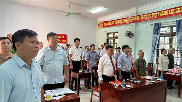 ĐẢNG UỶ XÃ THÁI BÌNH TỔ CHỨC LỄ TRAO TẶNG HUY HIỆU ĐẢNG