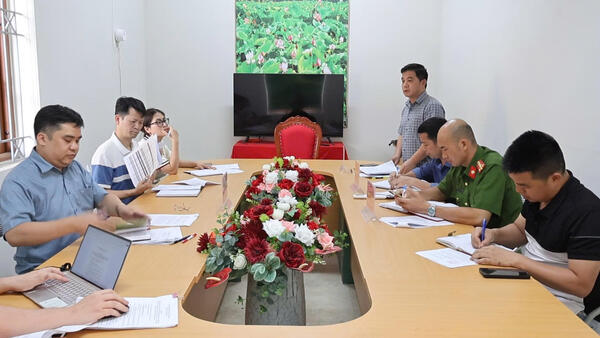 Kiểm tra công tác phòng chống dịch bệnh và tiêm phòng vắc xin  tại xã Thái Bình