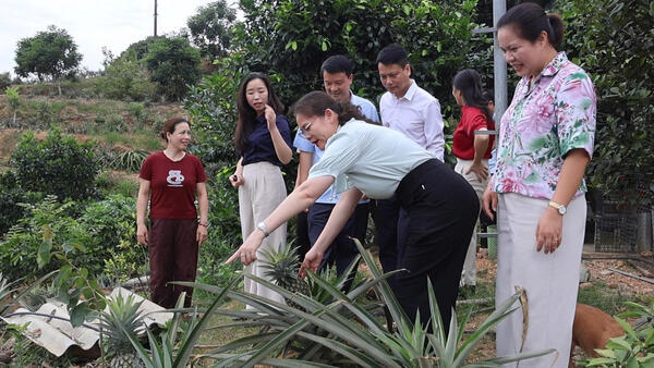 ĐOÀN CÔNG TÁC CỦA UỶ BAN MTTQ VIỆT NAM TỈNH LẠNG SƠN THĂM MÔ HÌNH TRỒNG CÂY TẠI XÃ THÁI BÌNH
