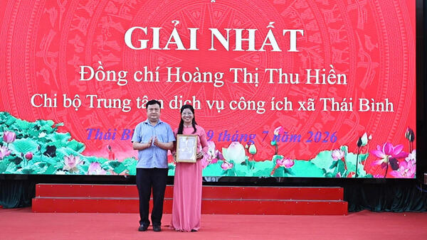 XÃ THÁI BÌNH TRAO GIẢI CUỘC THI CHÍNH LUẬN VỀ BẢO VỆ NỀN TẢNG TƯ TƯỞNG CỦA ĐẢNG LẦN THỨ 6 NĂM 2026