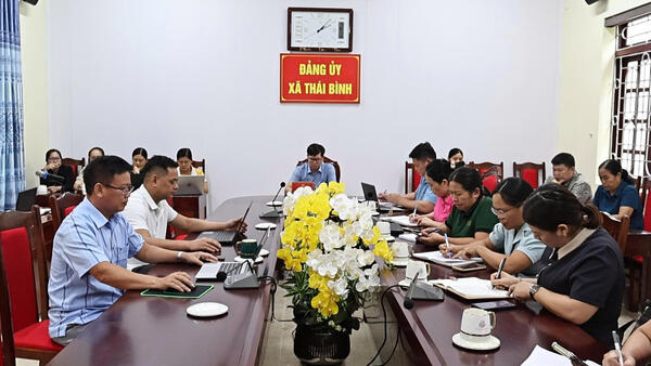 ĐẢNG UỶ XÃ THÁI BÌNH TIẾP SÓNG HỘI NGHỊ TẬP HUẤN 4 THỦ TỤC HÀNH CHÍNH CỦA ĐẢNG TRÊN MÔI TRƯỜNG ĐIỆN TỬ