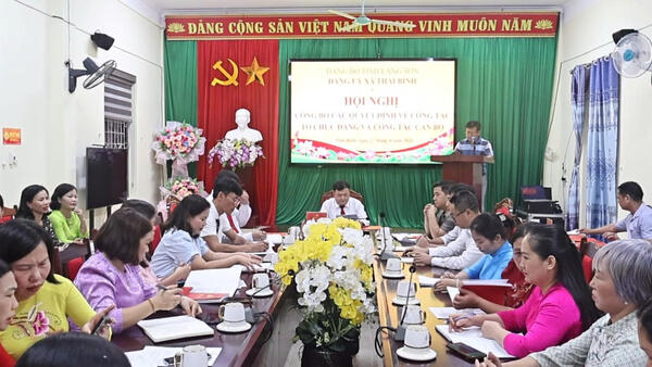 HỘI NGHỊ CÔNG BỐ QUYẾT ĐỊNH VỀ TỔ CHỨC ĐẢNG VÀ QUYẾT ĐỊNH VỀ CÔNG TÁC CÁN BỘ